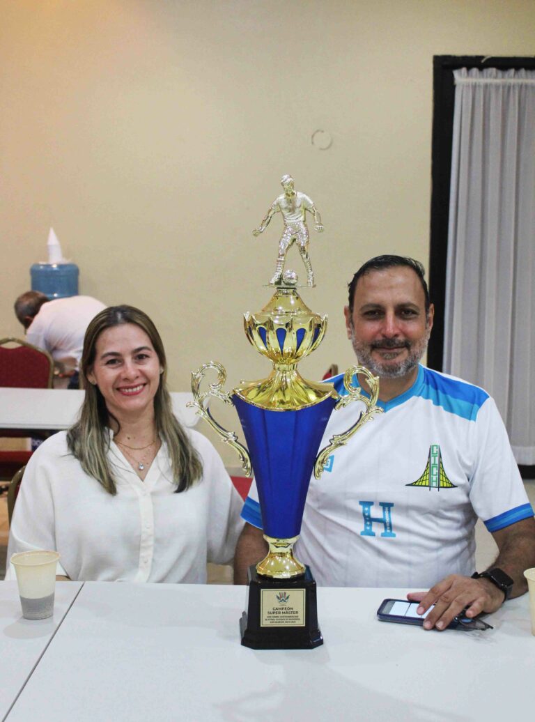 Entrega de trofeo Super Master San Pedro Sula a Junta Noroccidente