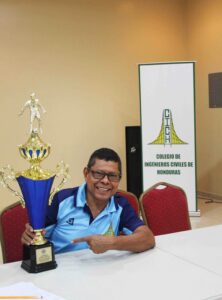 Entrega de trofeo Super Master San Pedro Sula a Junta Noroccidente